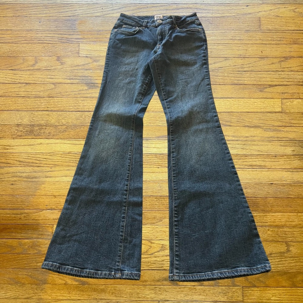 BDG Urban Outfitters Flare Jeans Dark Wash Studded Embroidered Pockets Size 26